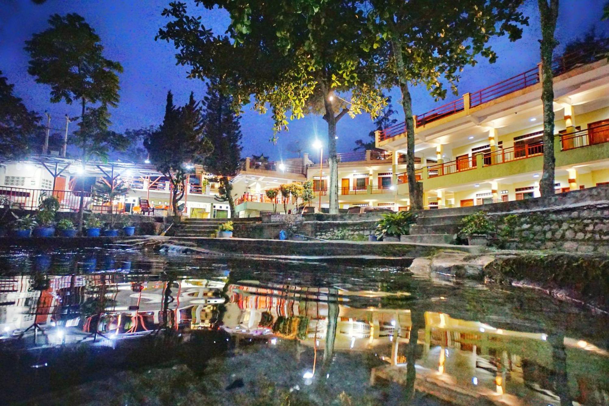 Pandu Lakeside Hotel פראפאט מראה חיצוני תמונה